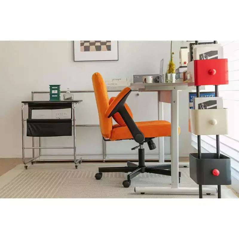 Sedia da ufficio moderna in velluto con schienale imbottito, sedia da scrivania con braccioli e schienale regolabili, sedia comoda per ufficio, studio